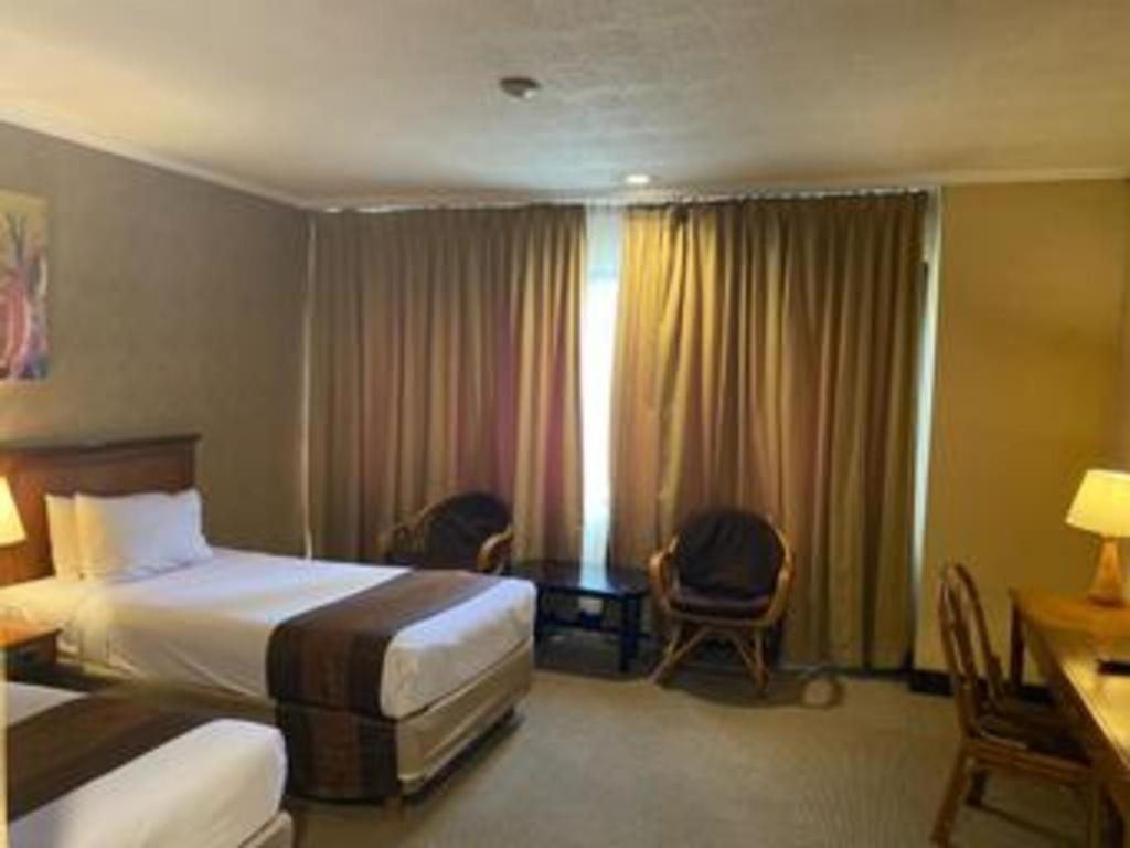 Regent'S Park Hotel Malang Exterior photo